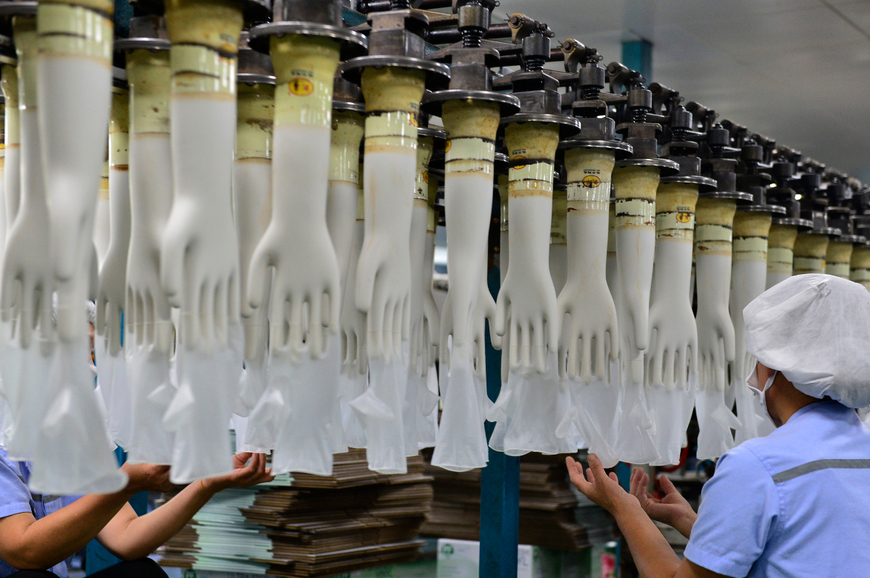 Как обрабатывают перчатки для легкого надевания